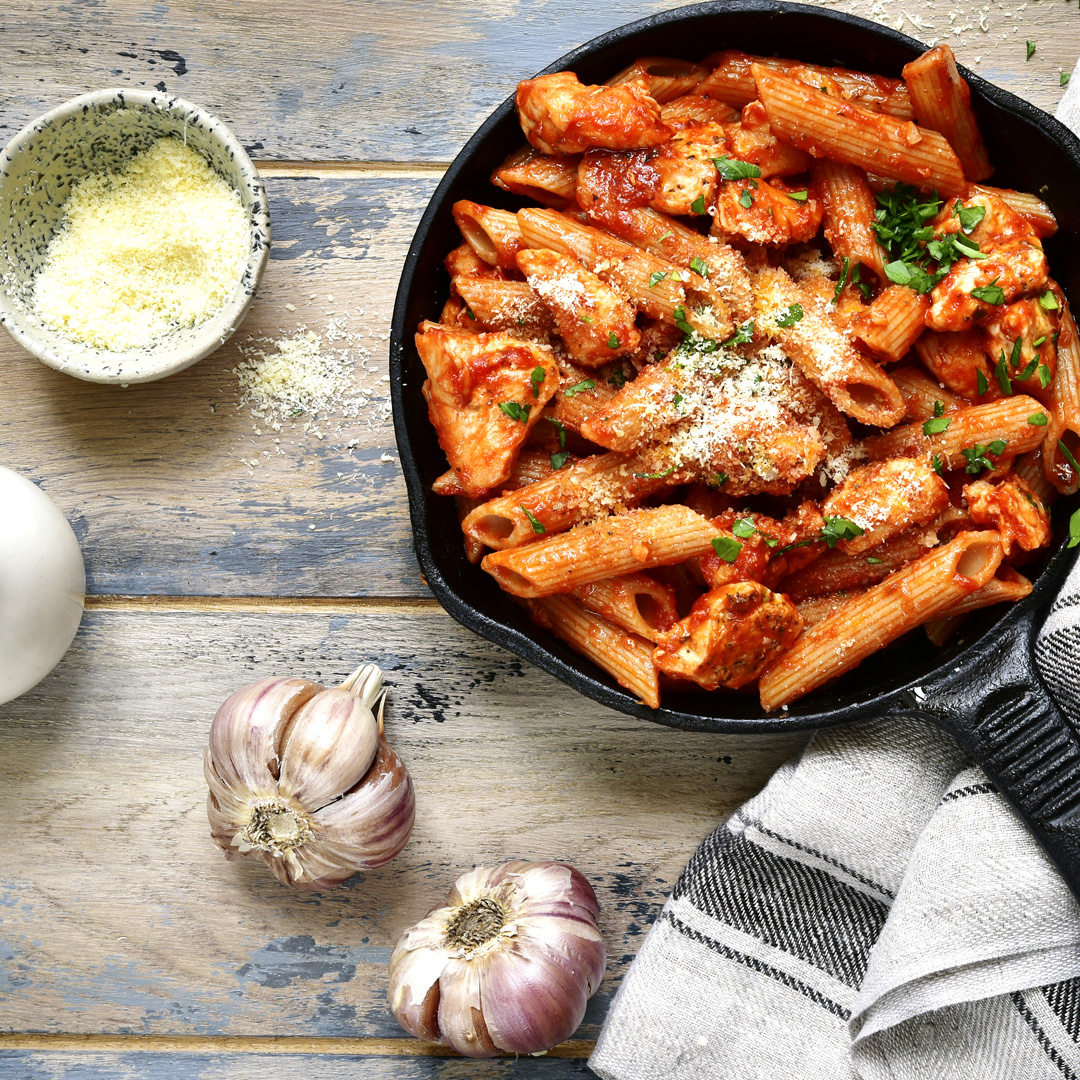 Pasta with chicken fillet in tomato sauce